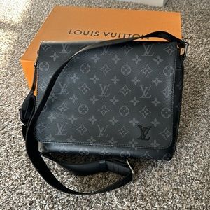 LOUIS VUITTON Messenger Bag Leather Monogram LV Logo Black Crossbody